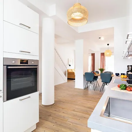 Prora - Exklusive Maisonette Wohnung in den Duenen mit Balkon, Terrasse und Waschmaschine - HAPPY Apartment